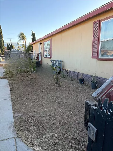 1247 E St, Corona, CA 92882