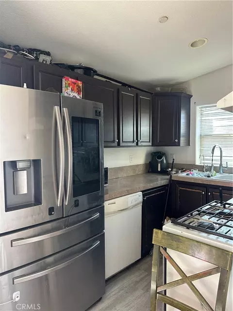 1247 E St, Corona, CA 92882 photo 4