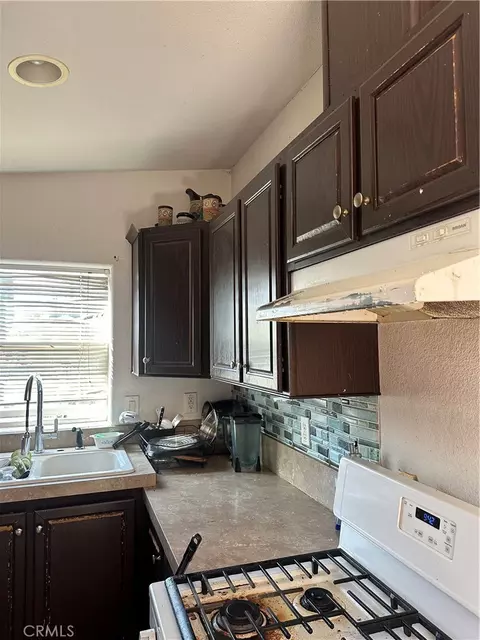 1247 E St, Corona, CA 92882 photo 5