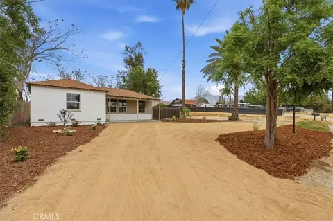 32568 Kentucky St, Yucaipa, CA 92399 photo 3