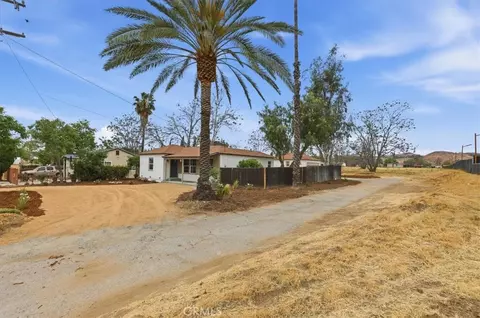 32568 Kentucky St, Yucaipa, CA 92399 photo 5
