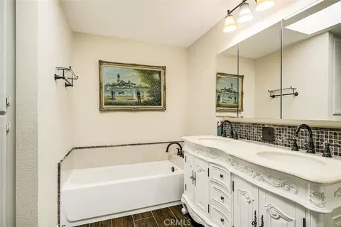 Bath - 1718 Tecalote Dr #9, Fallbrook, CA 92028 photo 2 of 4