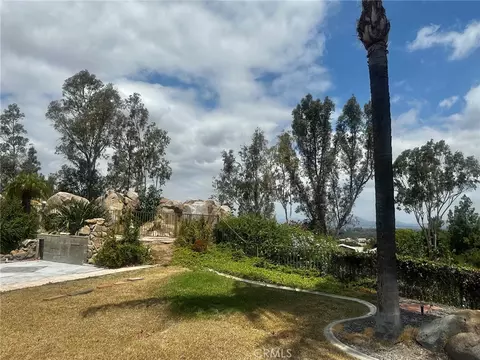 Exterior - 11056 Orchard View Ln, Riverside, CA 92503 photo 3 of 7