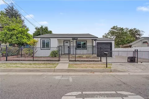 Exterior - 215 W Lugonia Ave, Redlands, CA 92374 photo 2 of 6