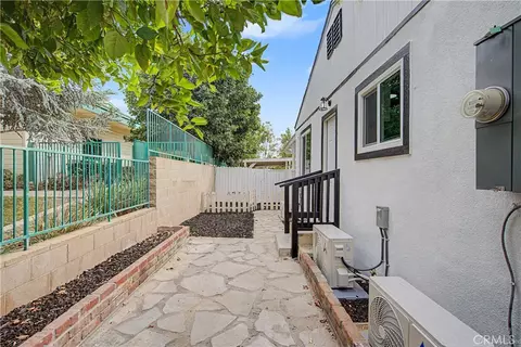Exterior - 215 W Lugonia Ave, Redlands, CA 92374 photo 3 of 6