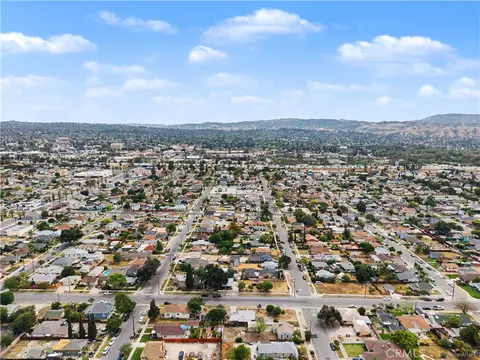 View/Area - 215 W Lugonia Ave, Redlands, CA 92374 photo 4 of 11