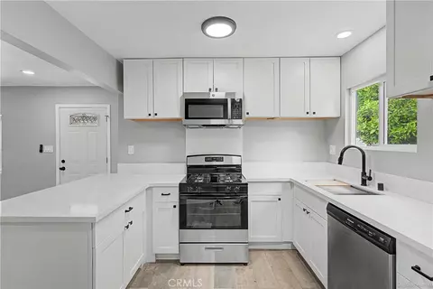 Kitchen - 215 W Lugonia Ave, Redlands, CA 92374 photo 2 of 3