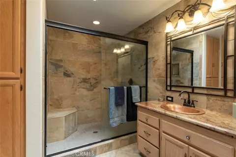 Bath - 1718 Tecalote Dr #26, Fallbrook, CA 92028 photo 2 of 4