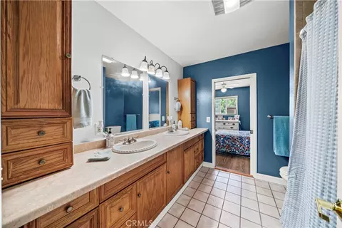 Bath - 1644 Cuatro Ln, Fallbrook, CA 92028 photo 2 of 6
