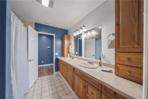 Bath - 1644 Cuatro Ln, Fallbrook, CA 92028 photo 1 of 6