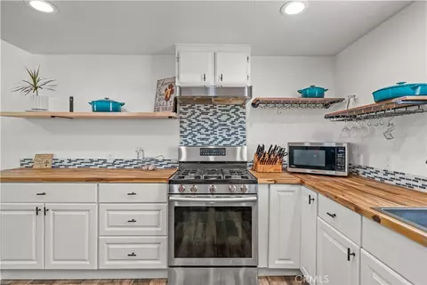 Kitchen - 1644 Cuatro Ln, Fallbrook, CA 92028 photo 5 of 5