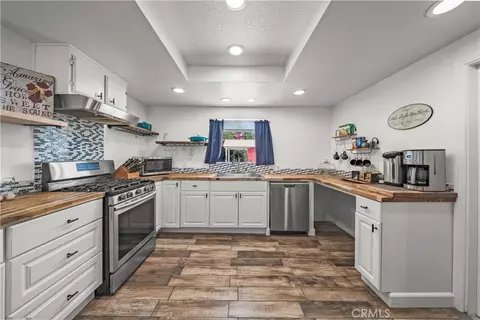 Kitchen - 1644 Cuatro Ln, Fallbrook, CA 92028 photo 3 of 5