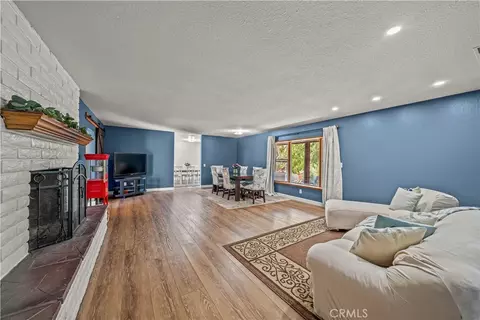 Living - 1644 Cuatro Ln, Fallbrook, CA 92028 photo 2 of 3