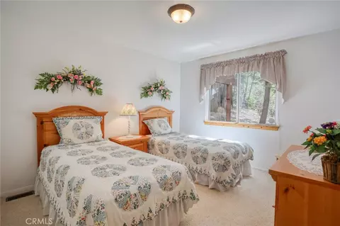 Bedroom - 196 B, Lake Arrowhead, CA 92352 photo 5 of 7