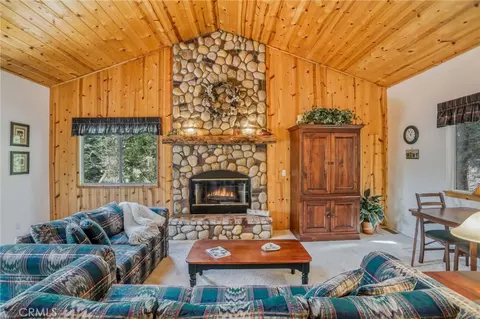 Living - 196 B, Lake Arrowhead, CA 92352 photo 3 of 6