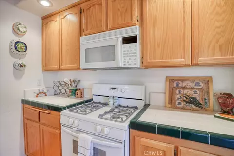 Kitchen - 196 B, Lake Arrowhead, CA 92352 photo 2 of 2