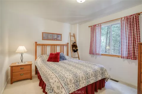 Bedroom - 196 B, Lake Arrowhead, CA 92352 photo 7 of 7