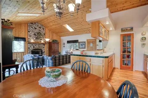 Dining - 196 B, Lake Arrowhead, CA 92352 photo 3 of 4