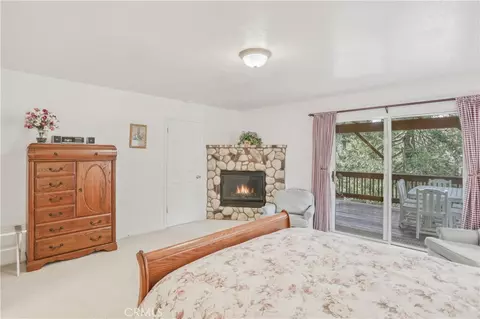 Bedroom - 196 B, Lake Arrowhead, CA 92352 photo 4 of 7
