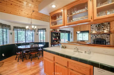 Dining - 196 B, Lake Arrowhead, CA 92352 photo 4 of 4