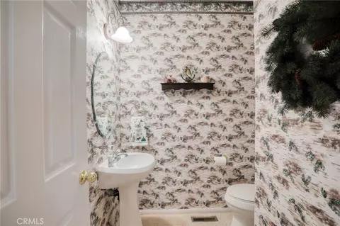 Bath - 196 B, Lake Arrowhead, CA 92352 photo 1 of 4