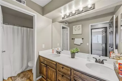 Bath - 8402 Lindenhurst, Riverside, CA 92508 photo 3 of 3
