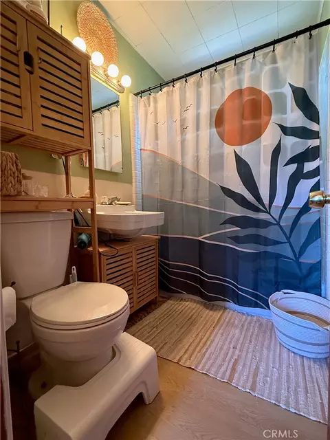 Bath - 785 County Dr, Crestline, CA 92325 photo 2 of 2