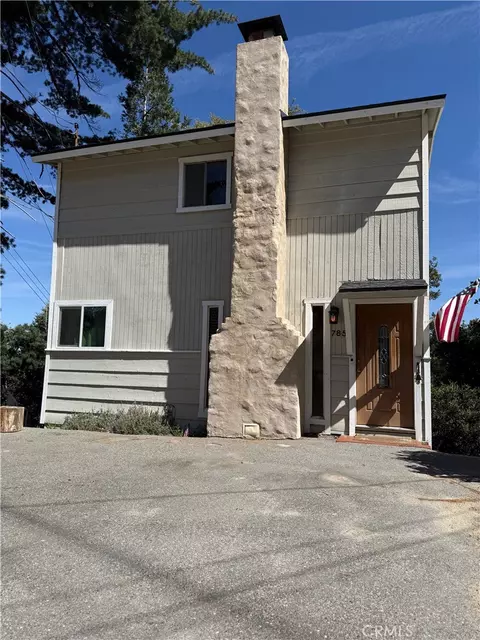 785 County Dr, Crestline, CA 92325
