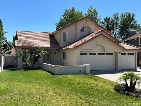 13747 Stanford Ct, Fontana, CA 92336