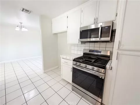 Kitchen - 15011 Mission St, Hesperia, CA 92345 photo 2 of 3