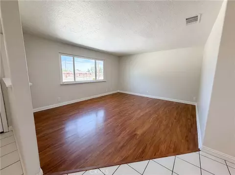 Living - 15011 Mission St, Hesperia, CA 92345 photo 2 of 4