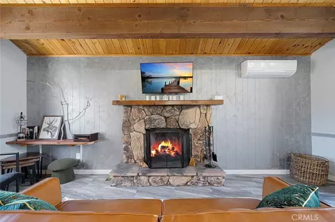 Living - 33080 Robin Ln, Arrowbear, CA 92382 photo 1 of 3