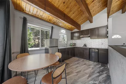 Kitchen - 33080 Robin Ln, Arrowbear, CA 92382 photo 2 of 2