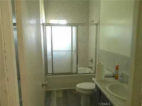 Bath - 4500 Highland Pl, Riverside, CA 92506 photo 2 of 2