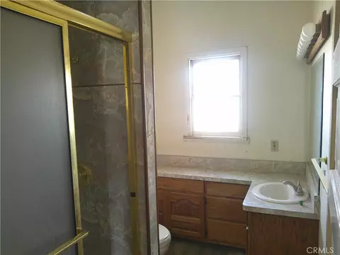 Bath - 4500 Highland Pl, Riverside, CA 92506 photo 1 of 2
