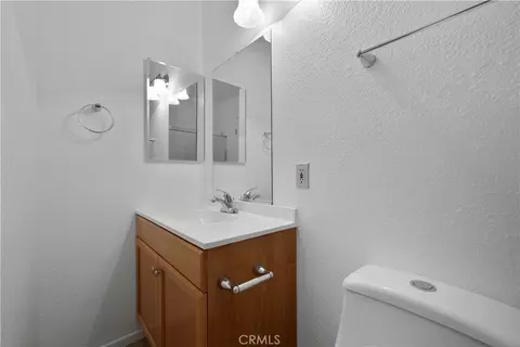 Bath - 1909 N N Smt, Pasadena, CA 91103 photo 1 of 3