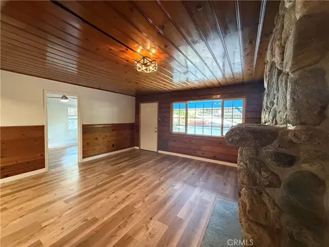 Living - 320 Sky View Ln, Crestline, CA 92325 photo 3 of 5