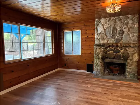 Living - 320 Sky View Ln, Crestline, CA 92325 photo 1 of 5