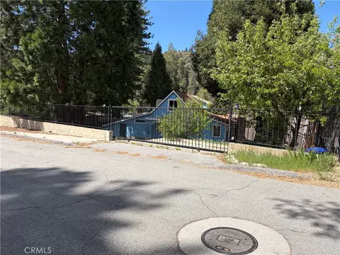 Exterior - 320 Sky View Ln, Crestline, CA 92325 photo 8 of 8