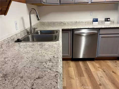 Kitchen - 320 Sky View Ln, Crestline, CA 92325 photo 2 of 3