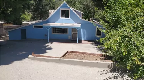 320 Sky View Ln, Crestline, CA 92325