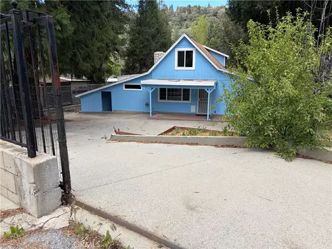 Exterior - 320 Sky View Ln, Crestline, CA 92325 photo 4 of 8