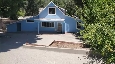 320 Sky View Ln, Crestline, CA 92325