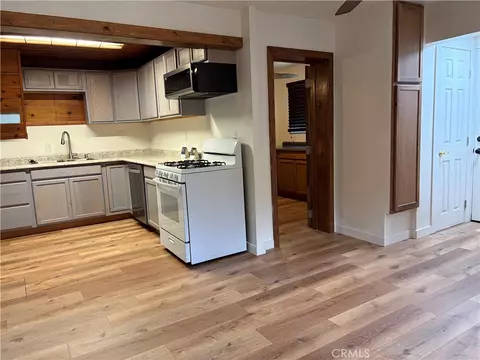 Kitchen - 320 Sky View Ln, Crestline, CA 92325 photo 3 of 3
