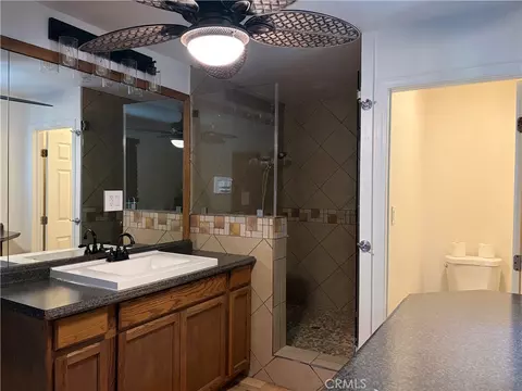 Bath - 320 Sky View Ln, Crestline, CA 92325 photo 1 of 2