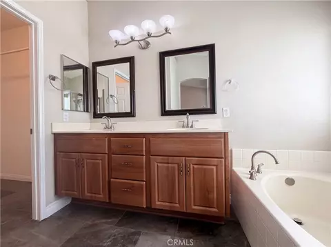 Bath - 3630 Vanderbilt Dr, Corona, CA 92881 photo 3 of 5