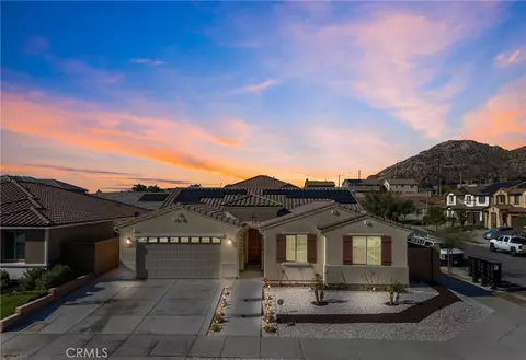 718 Torrey Ct, Perris, CA 92571