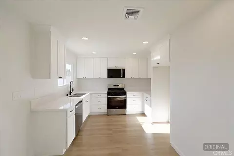 Kitchen - 13383 Tutelo, Apple Valley, CA 92308 photo 2 of 2