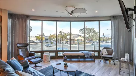 3025 Byron St #201, San Diego, CA 92106