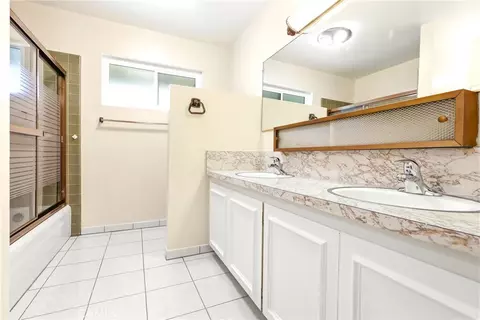 Bath - 2145 Fairview Ave, Riverside, CA 92506 photo 1 of 3
